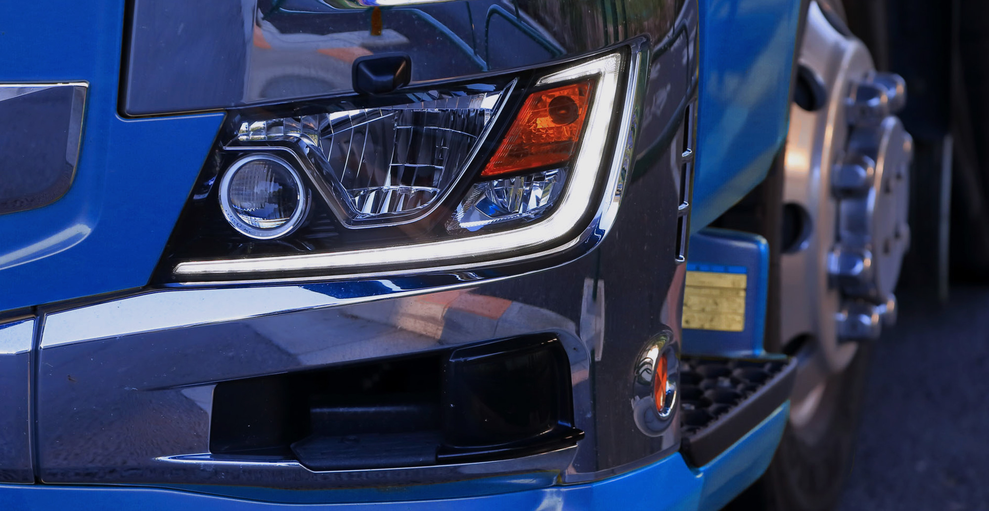 その一台を責任ごと運ぶ 徹底した安全管理と確実なスケジュール運行　→こちらは小さめでお願いします。